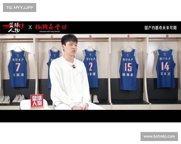 青岛夏季联赛观众席现杨瀚森球衣致敬NBA新星引热议